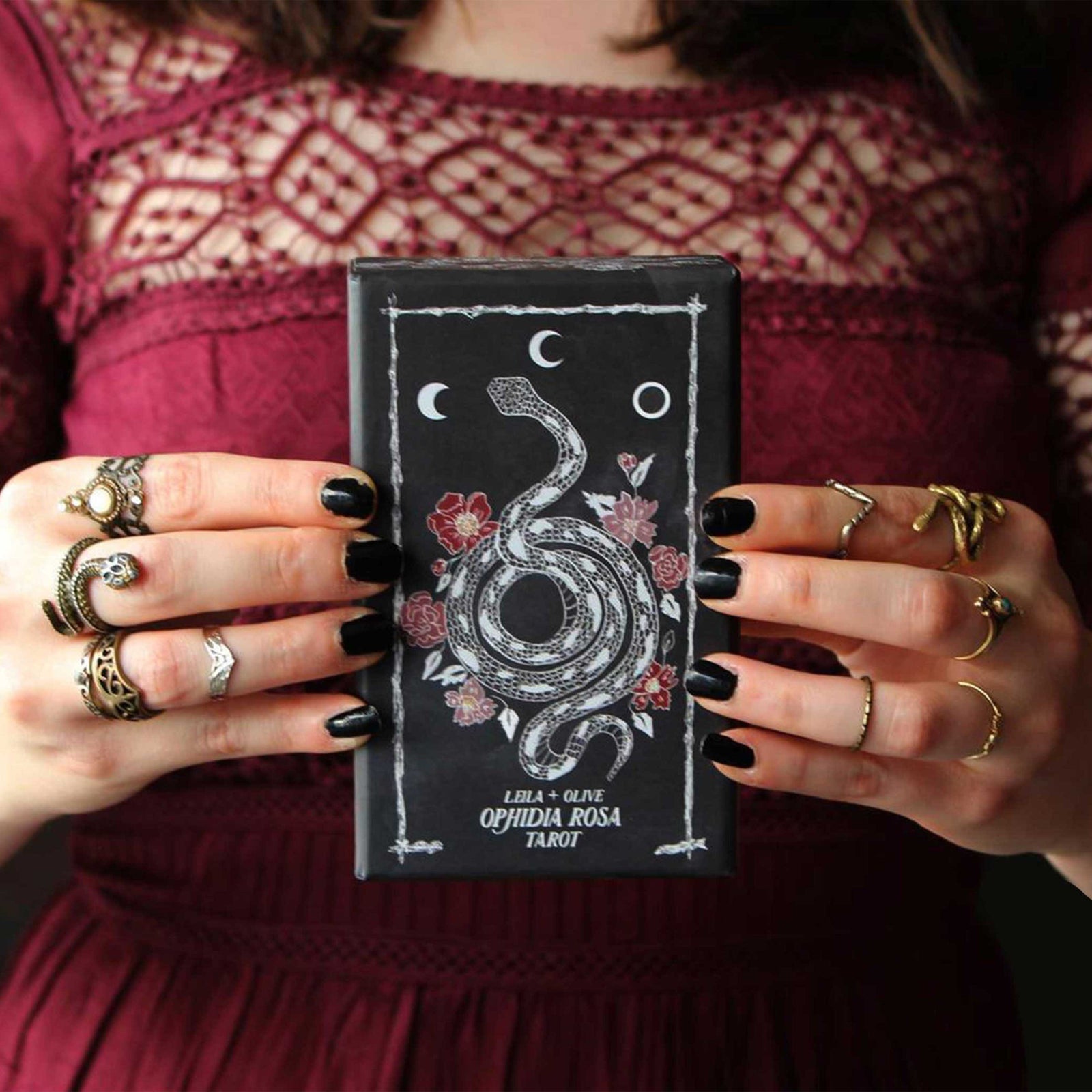 Botanical Tarot deck, the Ophidia Rosa, is illustrated by hand and rooted in the natural realm. Through these 78 botanical tarot cards, the major and minor arcana, we weave together traditional Tarot meanings with poetry, mythology, flora and plants.
