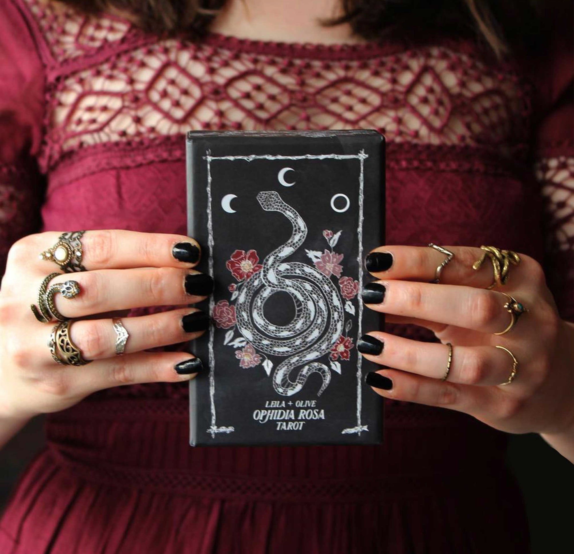 Botanical Tarot deck, the Ophidia Rosa, is illustrated by hand and rooted in the natural realm. Through these 78 botanical tarot cards, the major and minor arcana, we weave together traditional Tarot meanings with poetry, mythology, flora and plants.