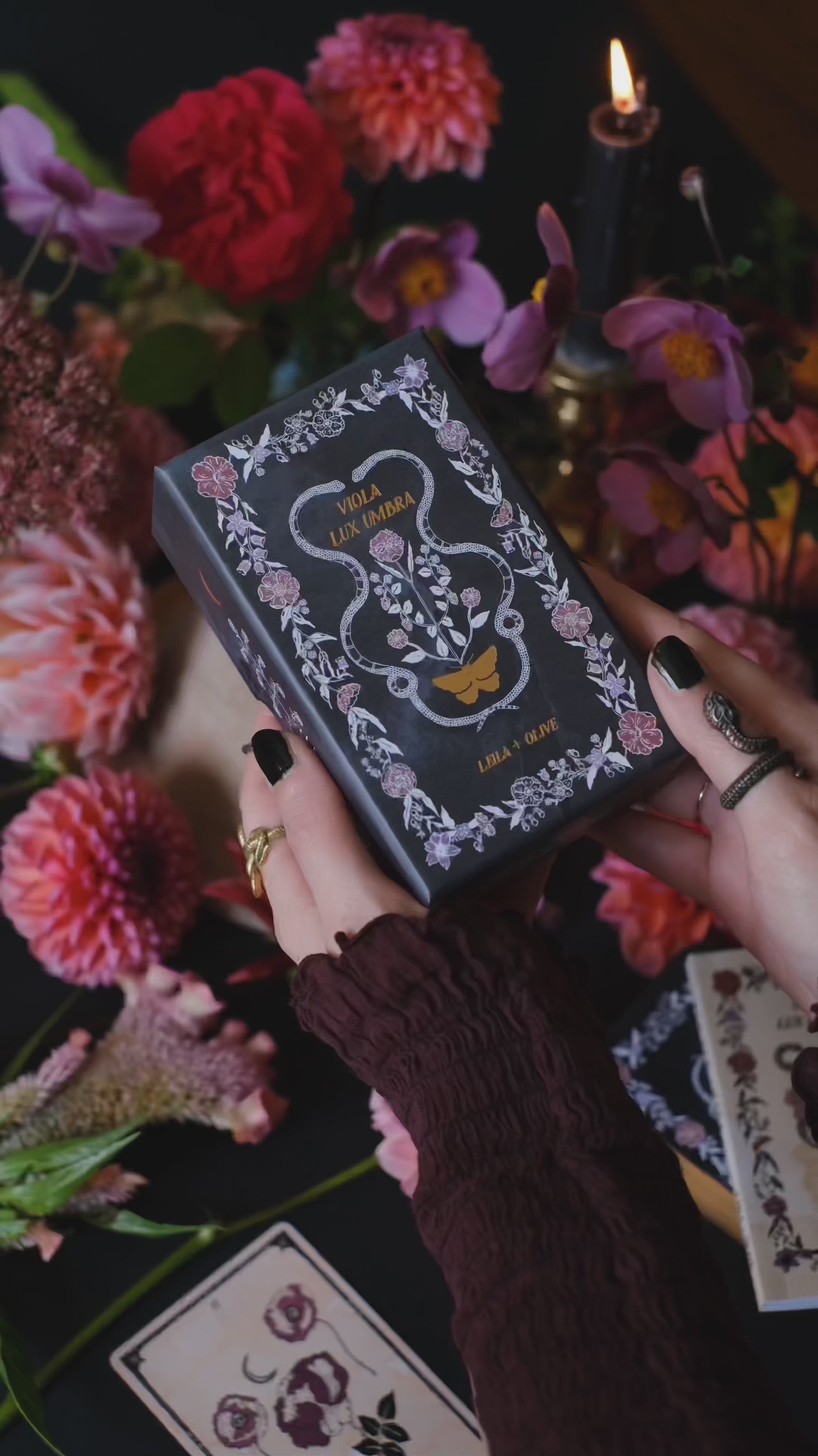 The Botanical Tarot Deck Viola Lux Umbra 