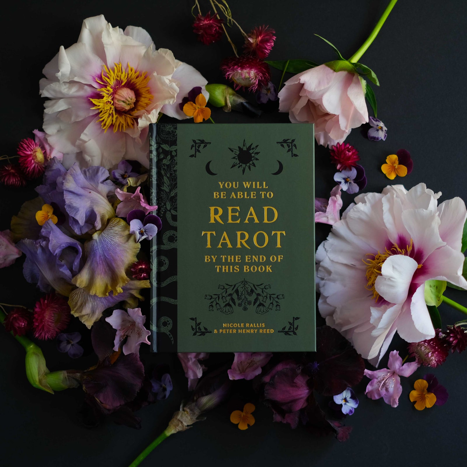 The Botanical Tarot Book - You Will Be Able To Read Tarot by the End of this Book