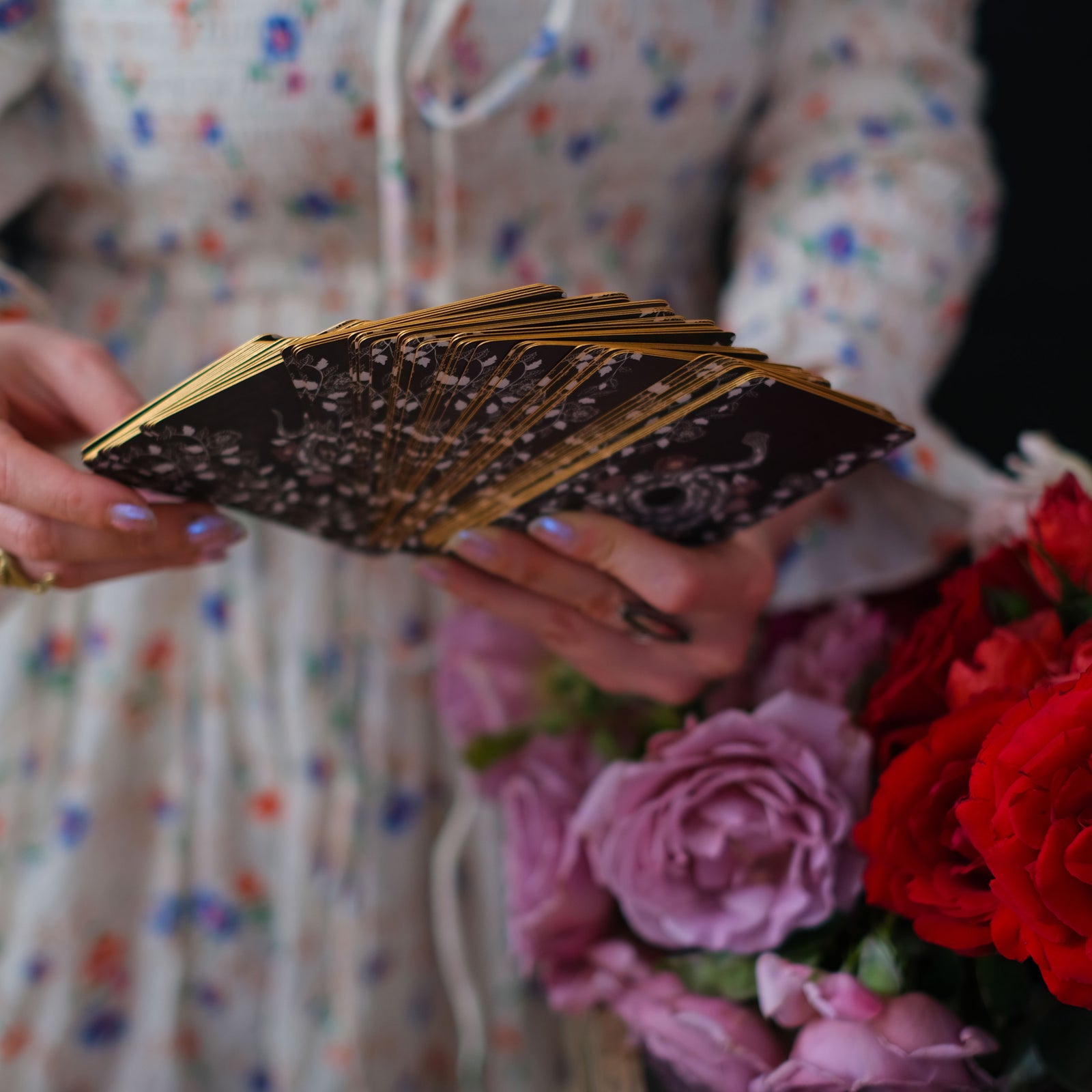 Botanical Tarot deck, the Ophidia Rosa, connects traditional Tarot meanings with poetry and plants. 